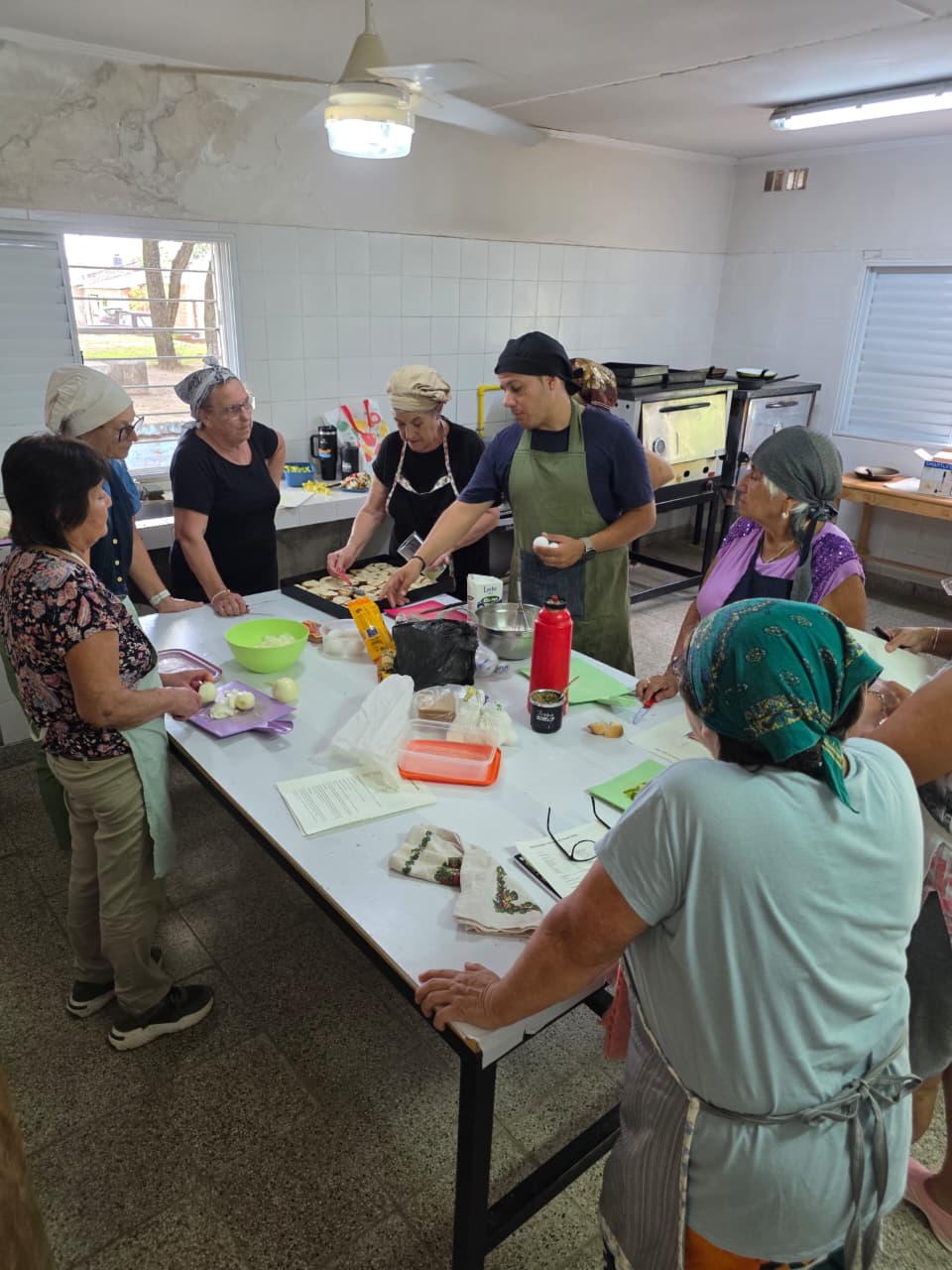 Comenzó el taller de cocina “Sabores Entrerrianos” para adultos mayores